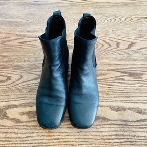 Lovely black leather ankle boots